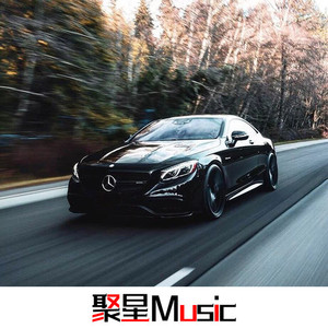 老头扒开粉嫩的小缝亲吻莫娜图片
